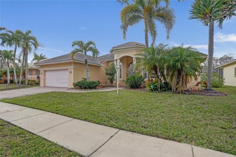 House in Pembroke Pines, Florida 4 bedrooms, 262.82 sq.m. № 2010608 - photo 3