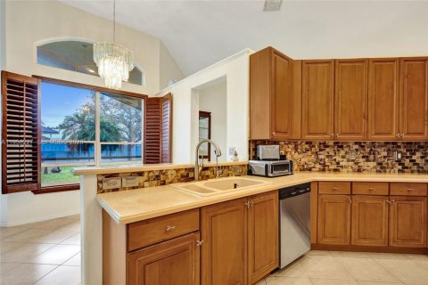 House in Pembroke Pines, Florida 4 bedrooms, 262.82 sq.m. № 2010608 - photo 19