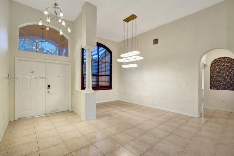 House in Pembroke Pines, Florida 4 bedrooms, 262.82 sq.m. № 2010608 - photo 4