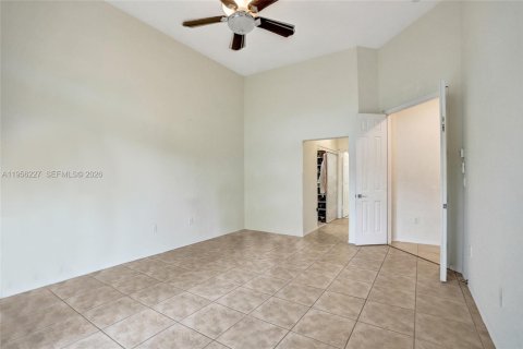House in Pembroke Pines, Florida 4 bedrooms, 262.82 sq.m. № 2010608 - photo 6