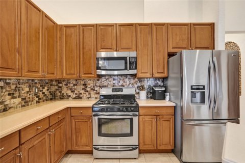 House in Pembroke Pines, Florida 4 bedrooms, 262.82 sq.m. № 2010608 - photo 18