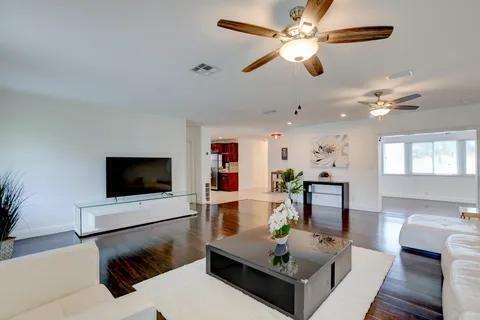Villa ou maison à louer à Fort Lauderdale, Floride: 4 chambres, 182.18 m2 № 2146951 - photo 17