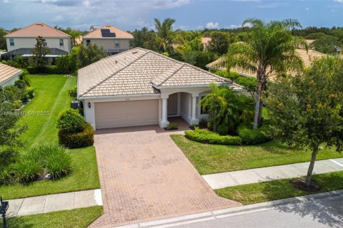 House in Ave Maria, Florida 3 bedrooms, 144.74 sq.m. № 1839637 - photo 18