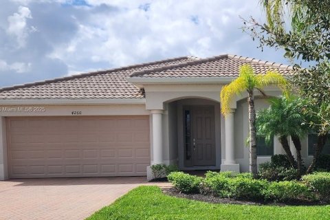 House in Ave Maria, Florida 3 bedrooms, 144.74 sq.m. № 1839637 - photo 1