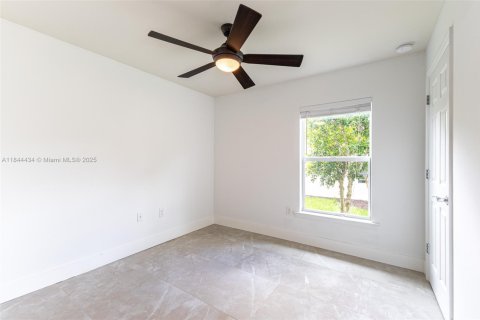 House in Ave Maria, Florida 3 bedrooms, 144.74 sq.m. № 1839637 - photo 14