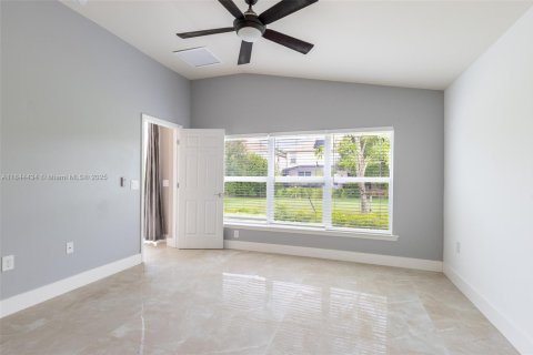 House in Ave Maria, Florida 3 bedrooms, 144.74 sq.m. № 1839637 - photo 9
