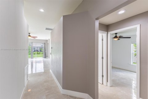 House in Ave Maria, Florida 3 bedrooms, 144.74 sq.m. № 1839637 - photo 3