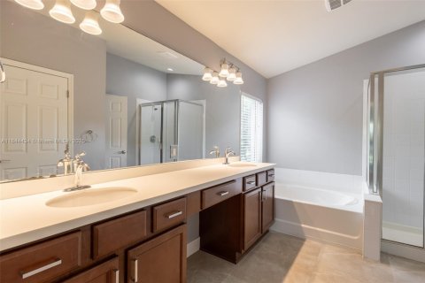 House in Ave Maria, Florida 3 bedrooms, 144.74 sq.m. № 1839637 - photo 11