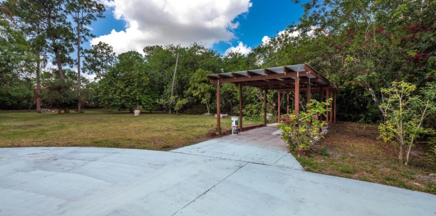 House in Loxahatchee Groves, Florida 3 bedrooms, 150.59 sq.m. № 1163081