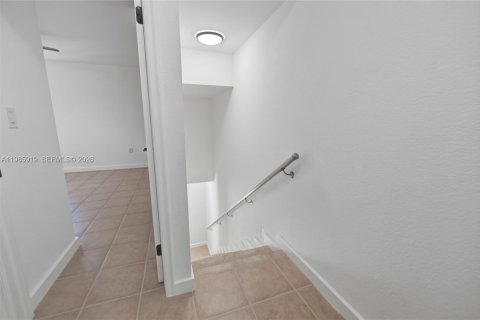 House in Miami, Florida 4 bedrooms, 192.03 sq.m. № 2053078 - photo 24