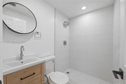 House in Miami, Florida 4 bedrooms, 192.03 sq.m. № 2053078 - photo 21