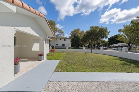 House in Miami, Florida 4 bedrooms, 192.03 sq.m. № 2053078 - photo 6