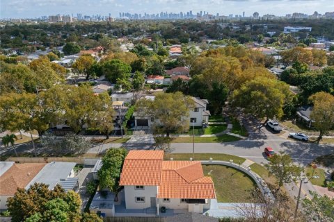 House in Miami, Florida 4 bedrooms, 192.03 sq.m. № 2053078