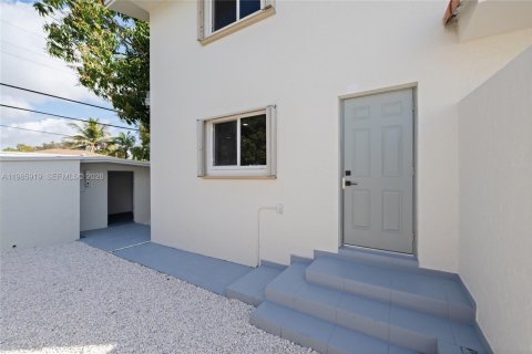 House in Miami, Florida 4 bedrooms, 192.03 sq.m. № 2053078 - photo 27