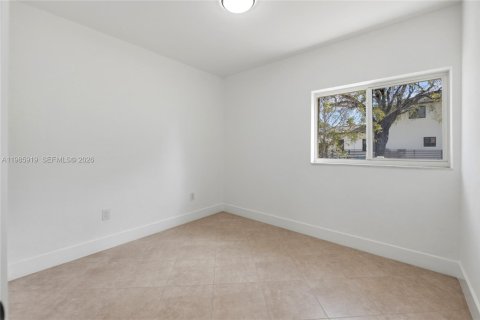 House in Miami, Florida 4 bedrooms, 192.03 sq.m. № 2053078 - photo 20