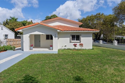 House in Miami, Florida 4 bedrooms, 192.03 sq.m. № 2053078 - photo 5