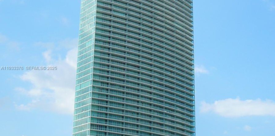 Кондоминиум с 2 спальнями в Майами, Флорида № 1991095