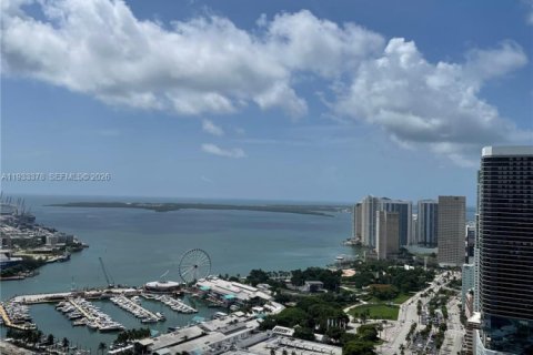 Copropriété à louer à Miami, Floride: 2 chambres, 123.93 m2 № 1991095 - photo 3