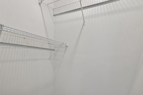 Купить таунхаус в Пемброк-Пайнс, Флорида 4 спальни, 150.13м2, № 2044247 - фото 28