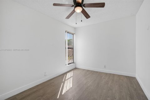 Купить таунхаус в Пемброк-Пайнс, Флорида 4 спальни, 150.13м2, № 2044247 - фото 25