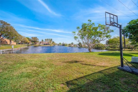 Купить таунхаус в Пемброк-Пайнс, Флорида 4 спальни, 150.13м2, № 2044247 - фото 21