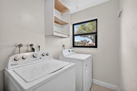 Купить таунхаус в Пемброк-Пайнс, Флорида 4 спальни, 150.13м2, № 2044247 - фото 29