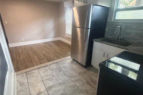 Apartamento en alquiler en Saint Petersburg, Florida, 2 dormitorios, 69.68 m2 № 2225297 - foto 3