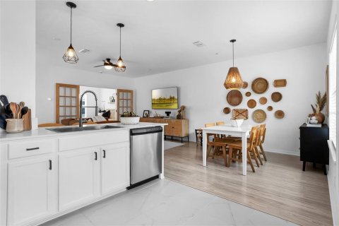 Townhouse in Winter Springs, Florida 2 bedrooms, 100.8 sq.m. № 1904108 - photo 11