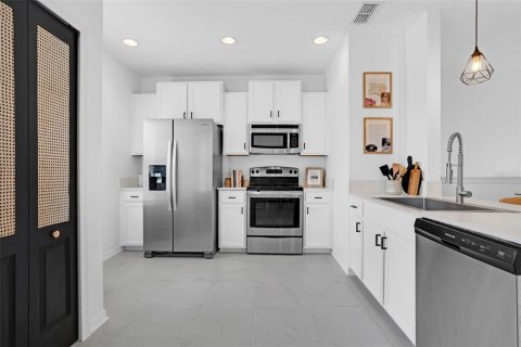 Townhouse in Winter Springs, Florida 2 bedrooms, 100.8 sq.m. № 1904108 - photo 9