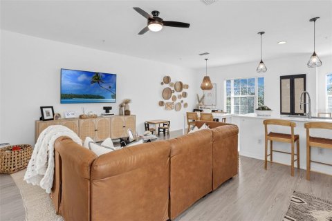 Townhouse in Winter Springs, Florida 2 bedrooms, 100.8 sq.m. № 1904108 - photo 13