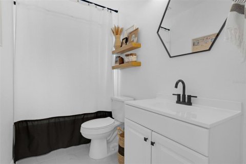 Townhouse in Winter Springs, Florida 2 bedrooms, 100.8 sq.m. № 1904108 - photo 17