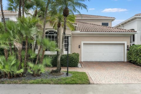 House in Sunny Isles Beach, Florida 5 bedrooms, 305.74 sq.m. № 2153503 - photo 1