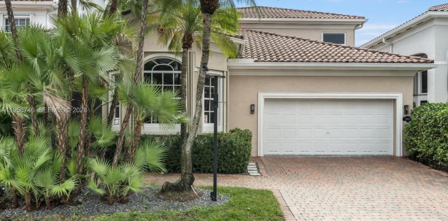 House in Sunny Isles Beach, Florida 5 bedrooms, 305.74 sq.m. № 2153503