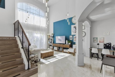 House in Sunny Isles Beach, Florida 5 bedrooms, 305.74 sq.m. № 2153503 - photo 27
