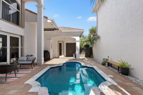 House in Sunny Isles Beach, Florida 5 bedrooms, 305.74 sq.m. № 2153503 - photo 10