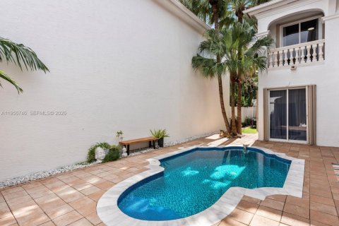 House in Sunny Isles Beach, Florida 5 bedrooms, 305.74 sq.m. № 2153503 - photo 8