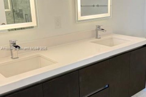 Condominio en venta en Miami, Florida, 1 dormitorio, 94.57 m2 № 1686150 - foto 17