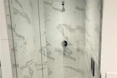 Condominio en venta en Miami, Florida, 1 dormitorio, 94.57 m2 № 1686150 - foto 12