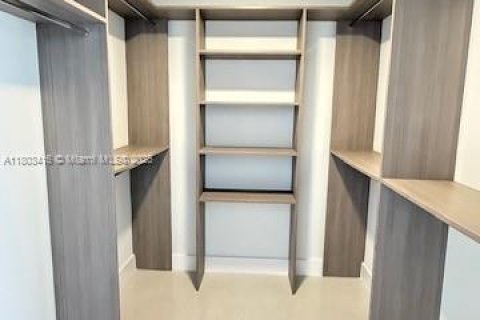 Condominio en venta en Miami, Florida, 1 dormitorio, 94.57 m2 № 1686150 - foto 14