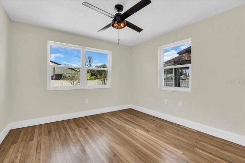 Casa en venta en Gulfport, Florida, 4 dormitorios, 160.81 m2 № 1836859 - foto 12