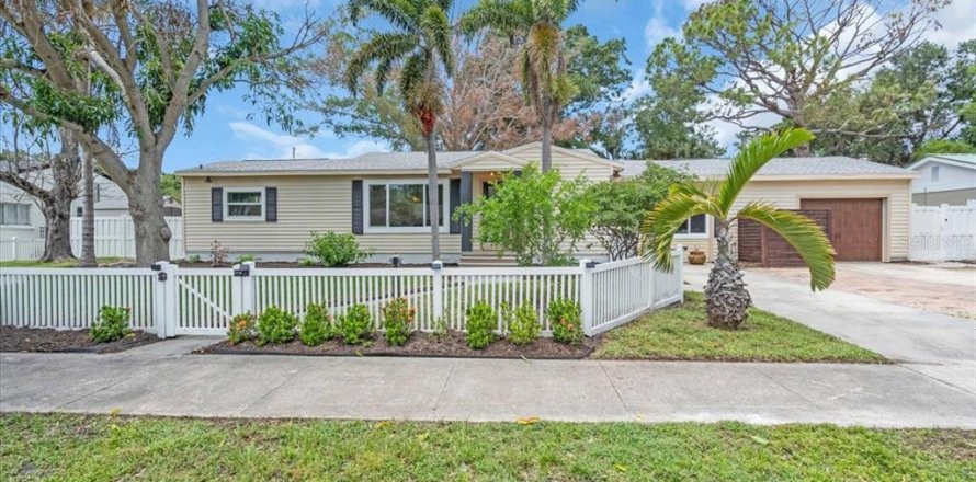 Casa en Gulfport, Florida 4 dormitorios, 160.81 m2 № 1836859
