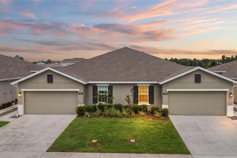 Villa ou maison à Land O' Lakes, Floride 3 chambres, 142.33 m2 № 2387446