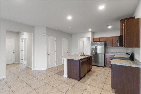 Villa ou maison à louer à Land O' Lakes, Floride: 3 chambres, 142.33 m2 № 2387446 - photo 5