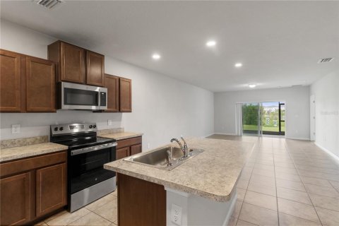 Villa ou maison à louer à Land O' Lakes, Floride: 3 chambres, 142.33 m2 № 2387446 - photo 3