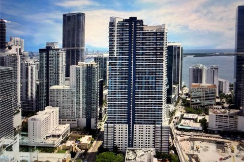 Condominio en Miami, Florida, 1 dormitorio  № 2154452