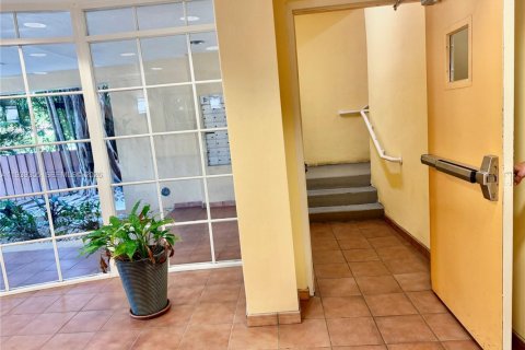 Apartment in Miami, Florida 1 bedroom, 3164.44 sq.m. № 1997831 - photo 5