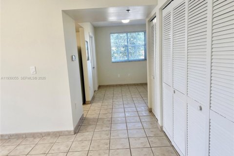 Apartment in Miami, Florida 1 bedroom, 3164.44 sq.m. № 1997831 - photo 14