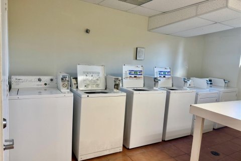 Apartment in Miami, Florida 1 bedroom, 3164.44 sq.m. № 1997831 - photo 20