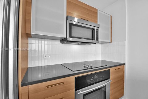 Copropriété à vendre à Miami, Floride: 2 chambres, 109.72 m2 № 2272059 - photo 11