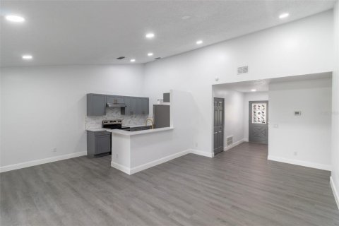 House in Tampa, Florida 3 bedrooms, 110.55 sq.m. № 1820886 - photo 12
